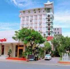 $item['hotel']['name']
