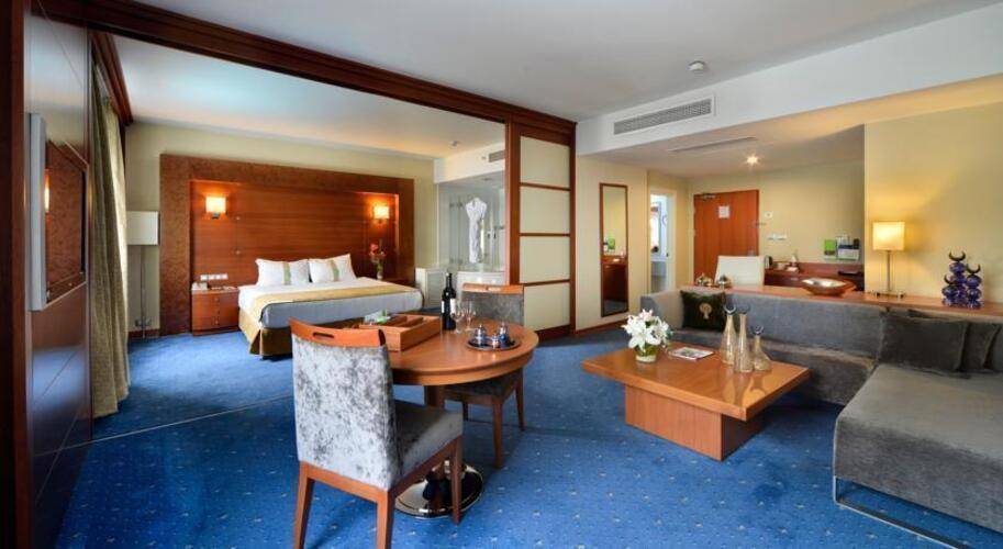 Holiday Inn City Hotel