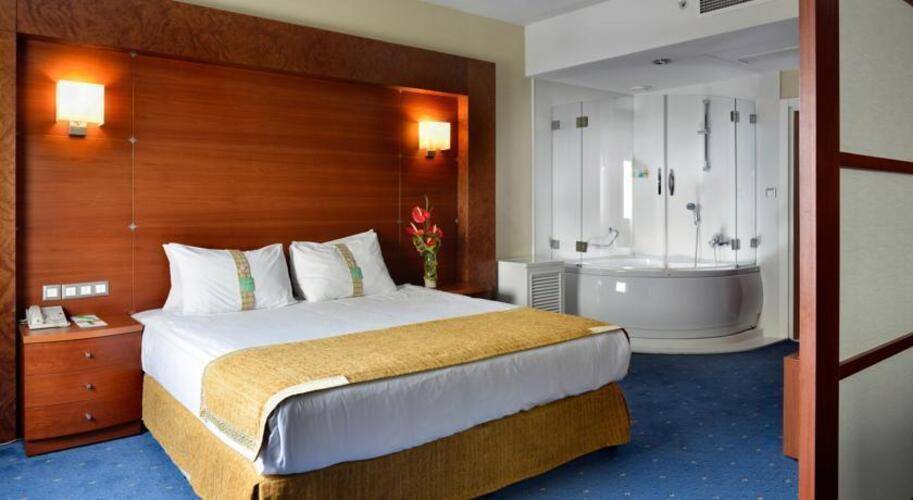 Holiday Inn City Hotel