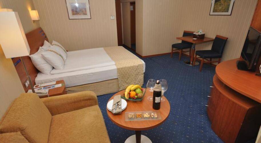 Holiday Inn City Hotel