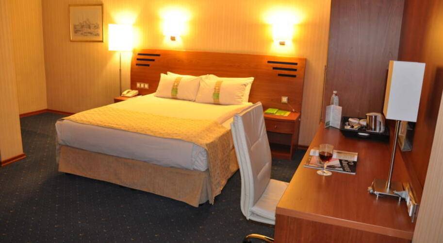 Holiday Inn City Hotel