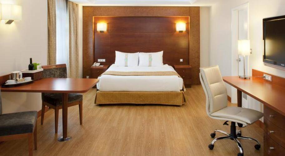Holiday Inn City Hotel