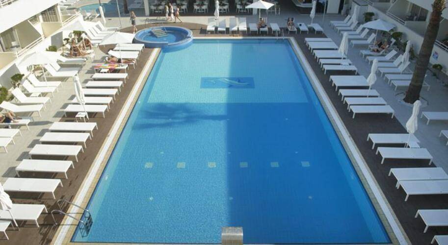 Melpo Antia Hotel & Suites