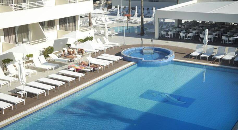 Melpo Antia Hotel & Suites