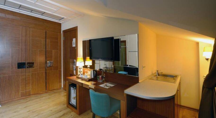 Collage Pera Hotel