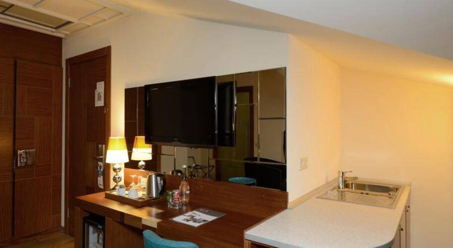 Collage Pera Hotel