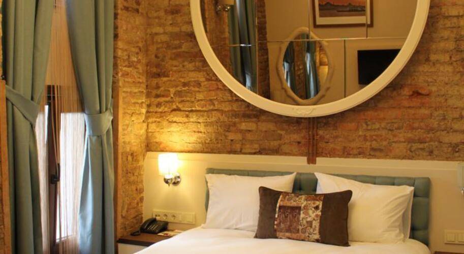 Collage Pera Hotel