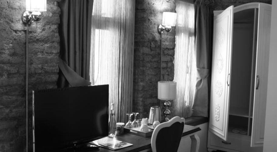 Collage Pera Hotel