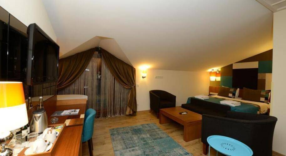 Collage Pera Hotel
