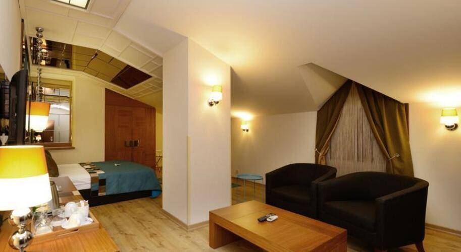 Collage Pera Hotel