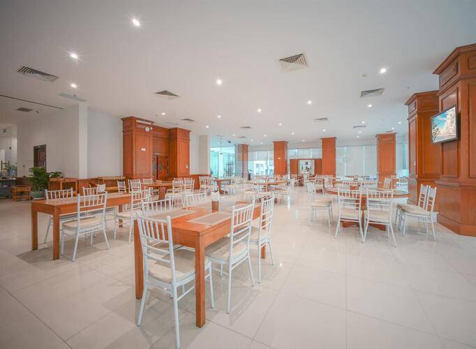 Green World Hotel