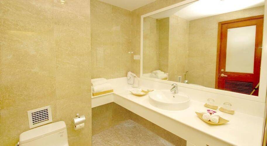 Green World Hotel