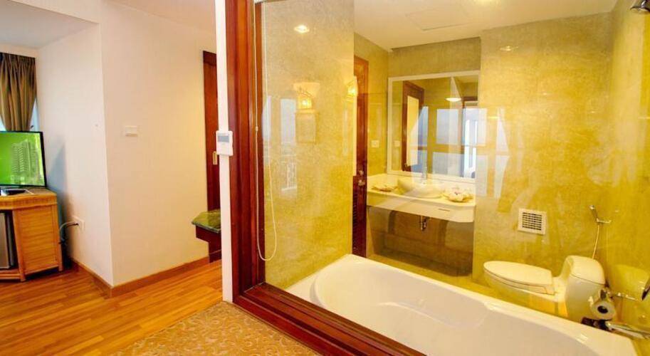 Green World Hotel