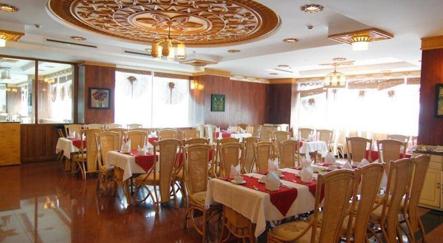 Green World Hotel