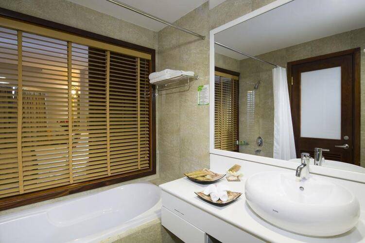 Green World Hotel