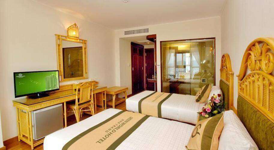 Green World Hotel