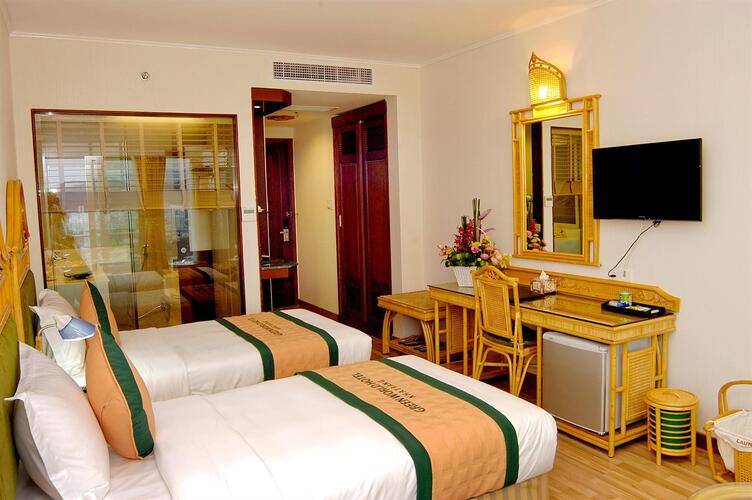 Green World Hotel