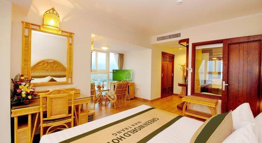 Green World Hotel