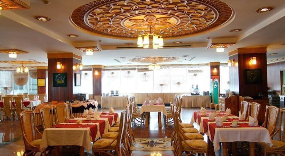 Green World Hotel