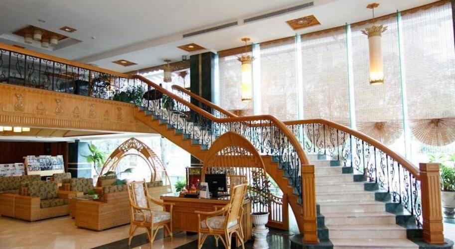 Green World Hotel