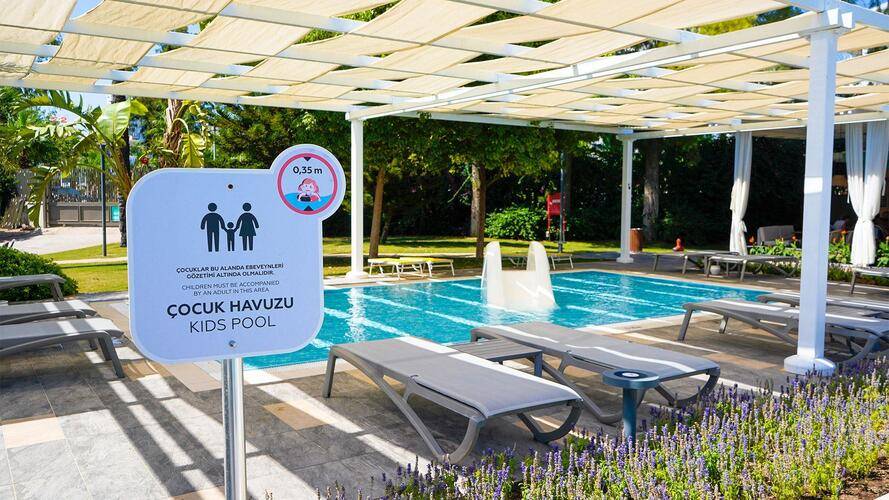Akra V Hotel
