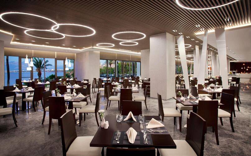 Akra V Hotel