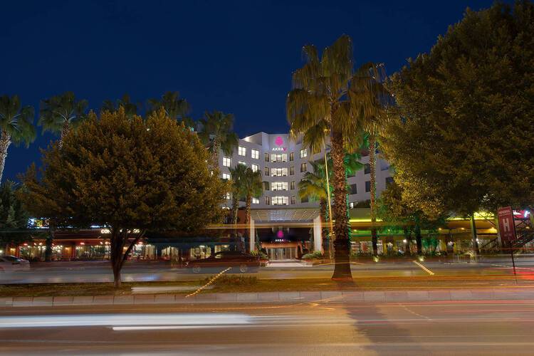 Akra V Hotel