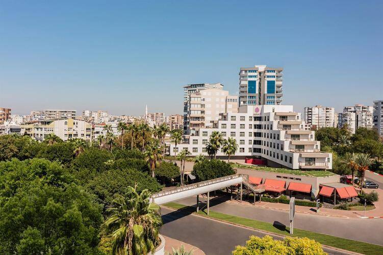 Akra V Hotel