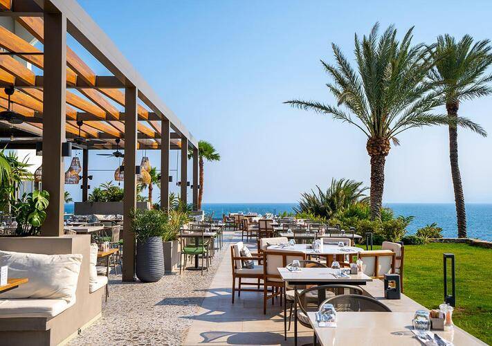 Akra V Hotel