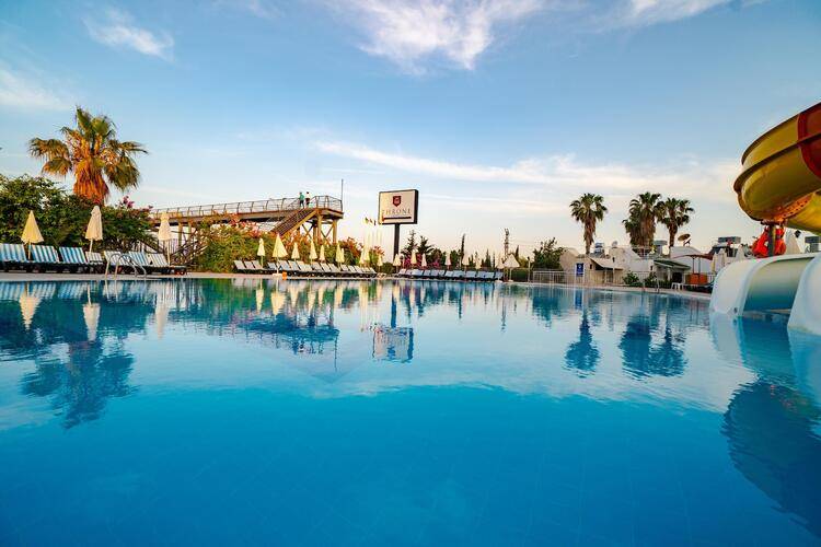 Throne Beach Resort & Spa (Ex.Throne Nilbahir Resort & Spa)