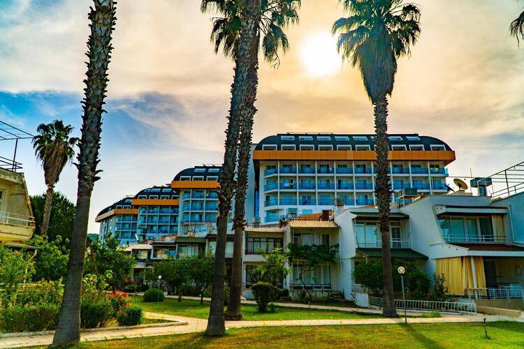Throne Beach Resort & Spa (Ex.Throne Nilbahir Resort & Spa)