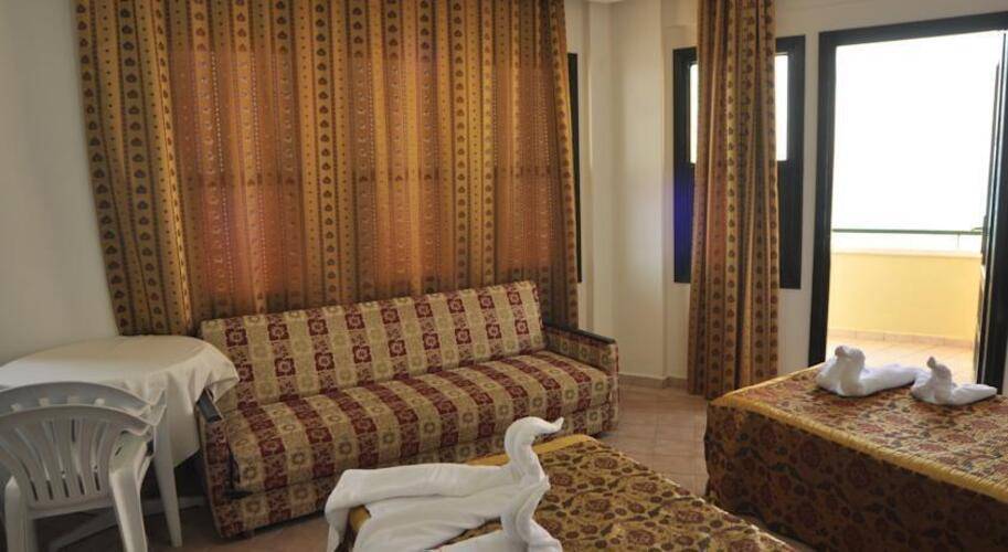 Gold Twins Beach Family Hotel