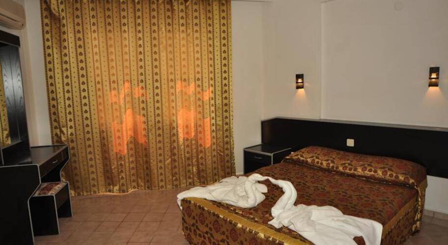 Gold Twins Beach Family Hotel