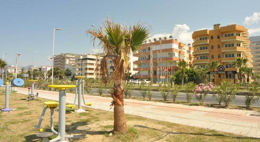 Gold Twins Beach Family Hotel