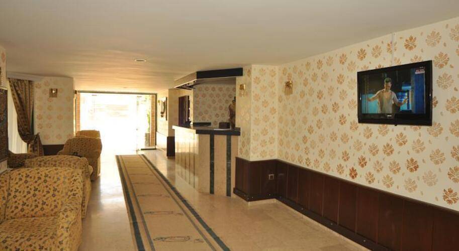 Gold Twins Beach Family Hotel