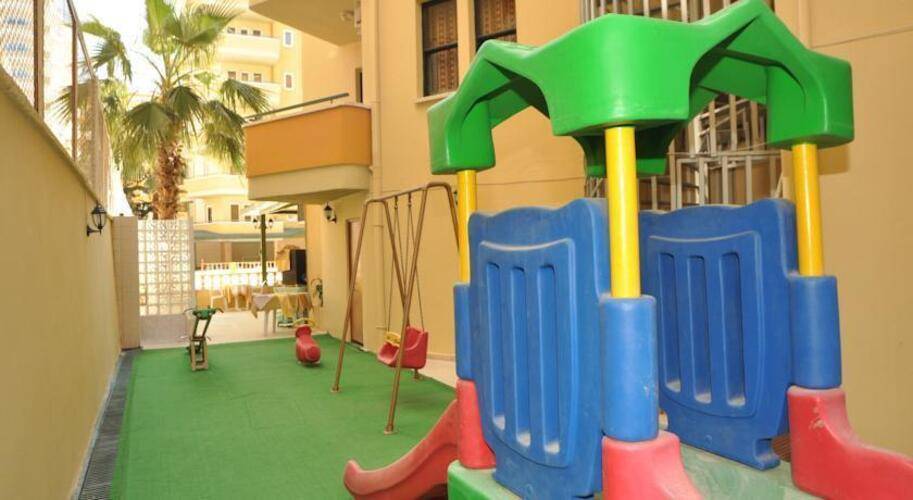 Gold Twins Beach Family Hotel