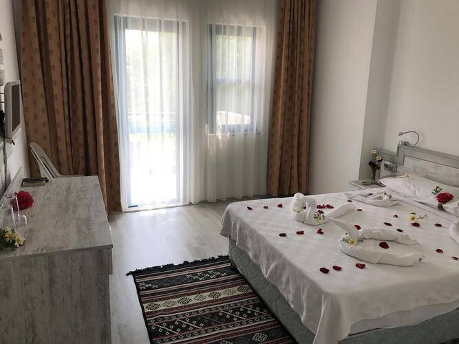 Aymes Hotel
