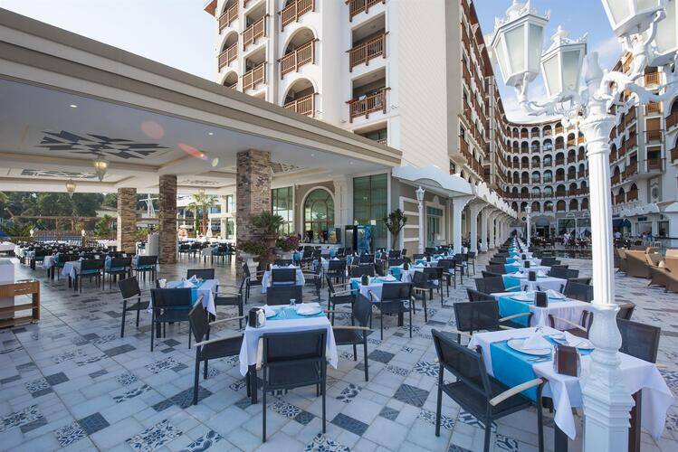 Quattro Beach Spa & Resort Hotel