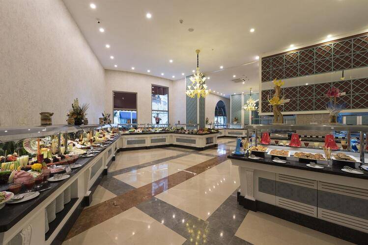 Quattro Beach Spa & Resort Hotel