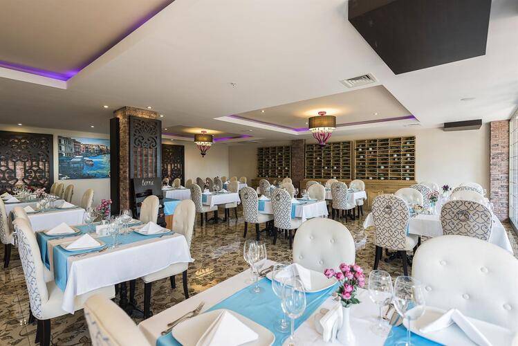 Quattro Beach Spa & Resort Hotel