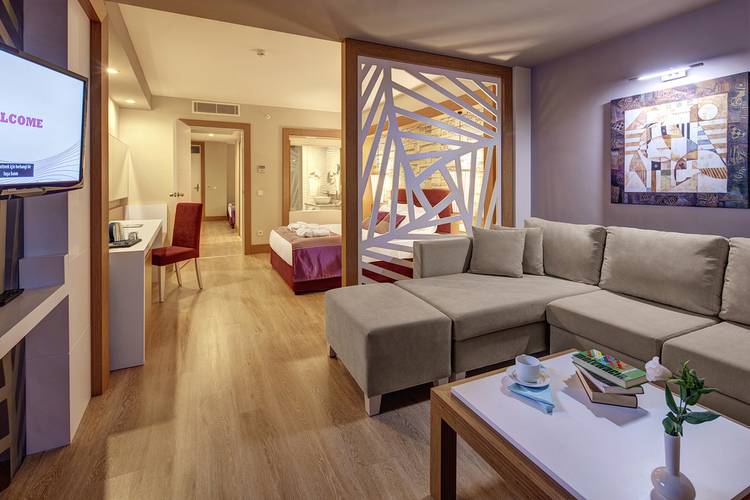 Tui Magic Life Jacaranda