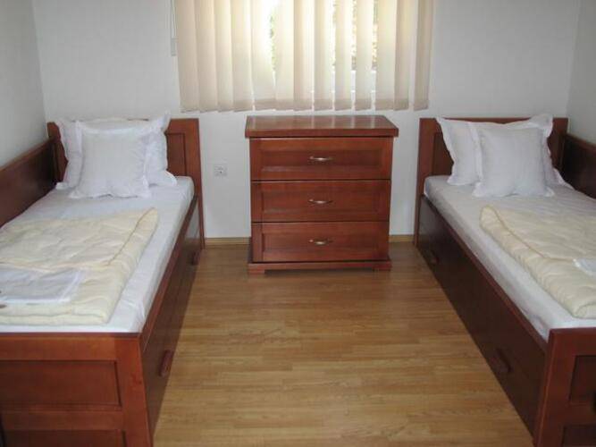 Apartments Leut