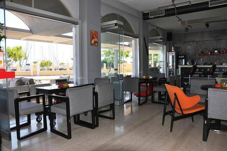 Zephyros Hotel