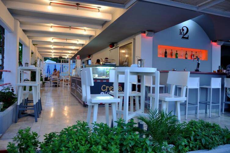 Zephyros Hotel