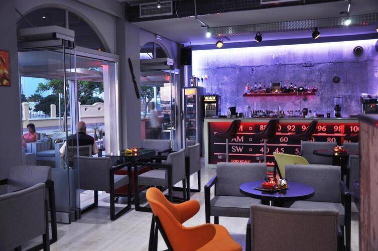 Zephyros Hotel