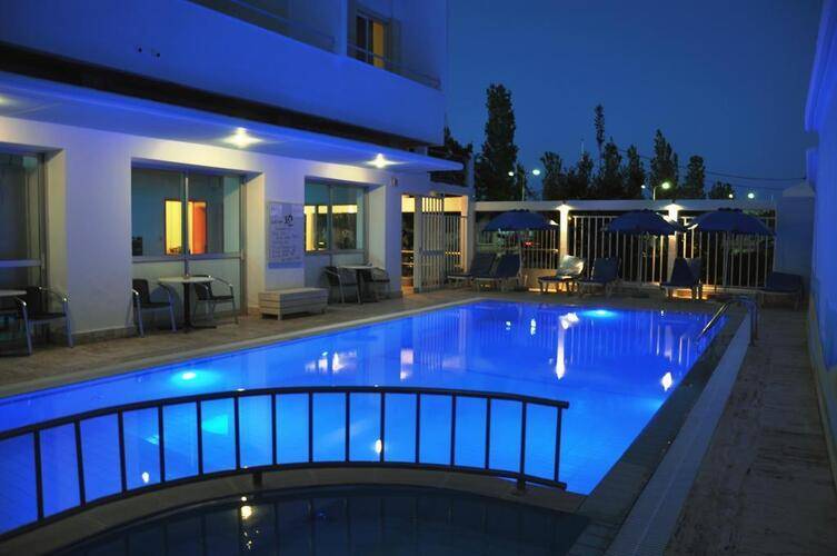 Zephyros Hotel