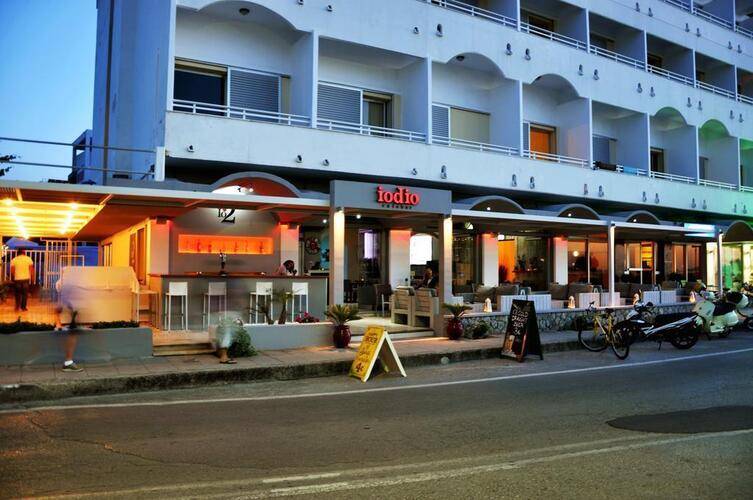 Zephyros Hotel