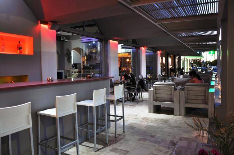 Zephyros Hotel