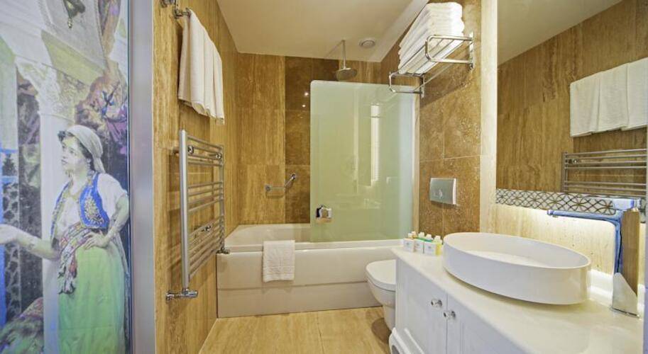 Azade Hotel