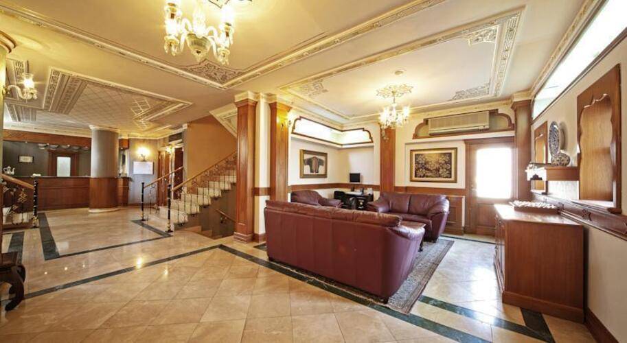 Azade Hotel